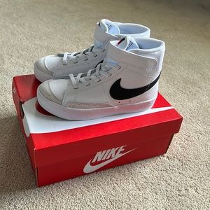 BRAND NEW Nike Blazers (mid)